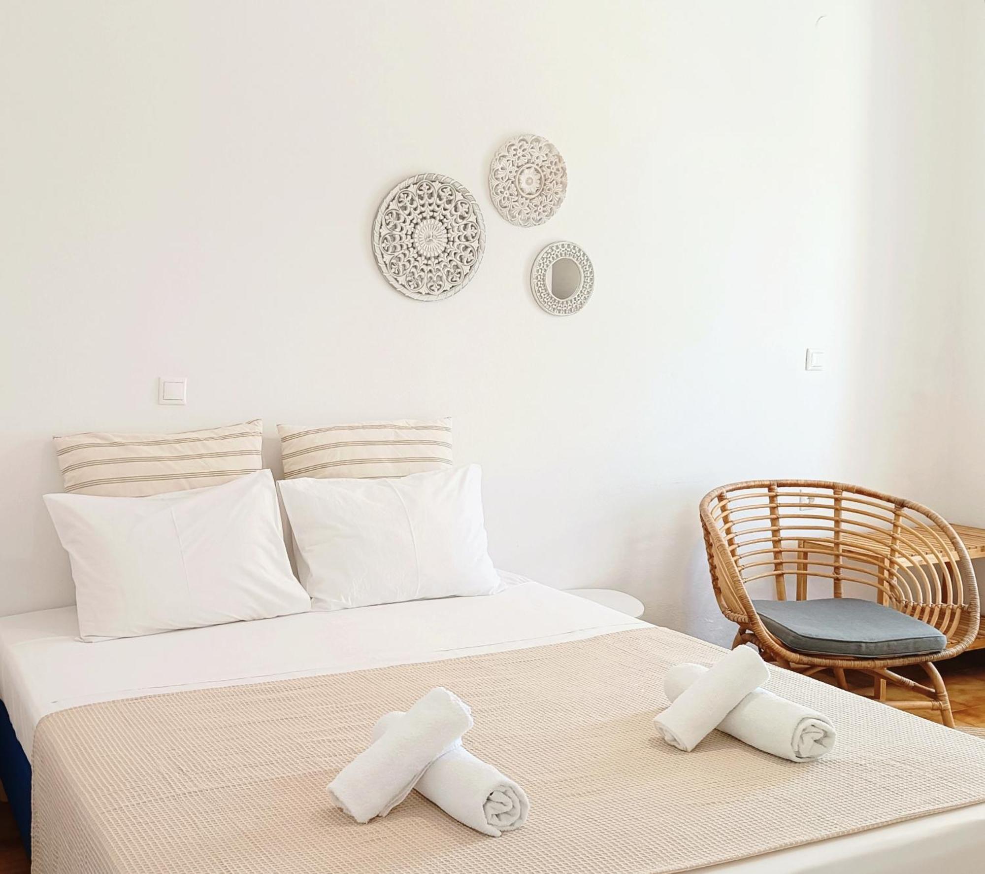 Apanema Paros * Nausa