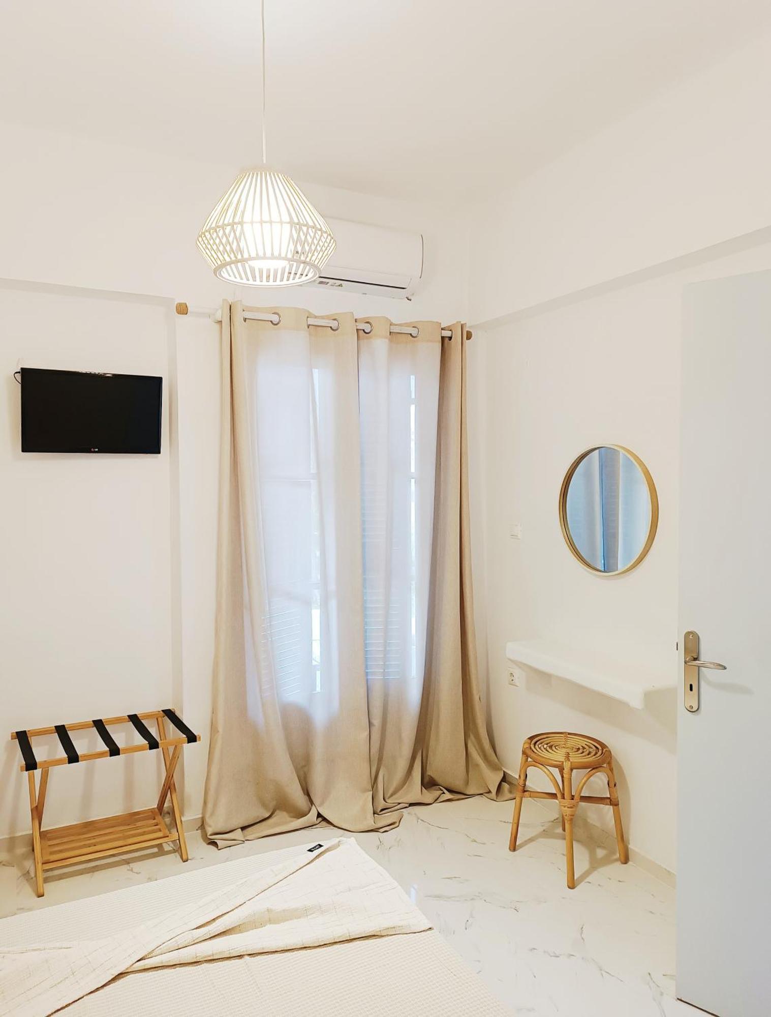 Apanema Paros * Nausa