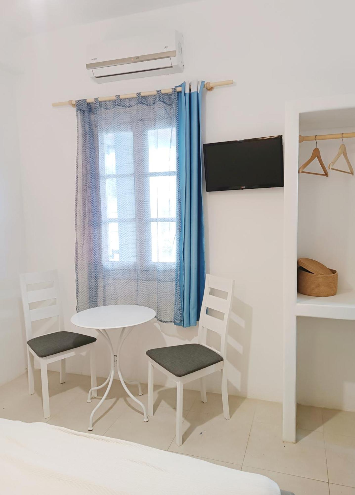 Apanema Paros Apartament Nausa