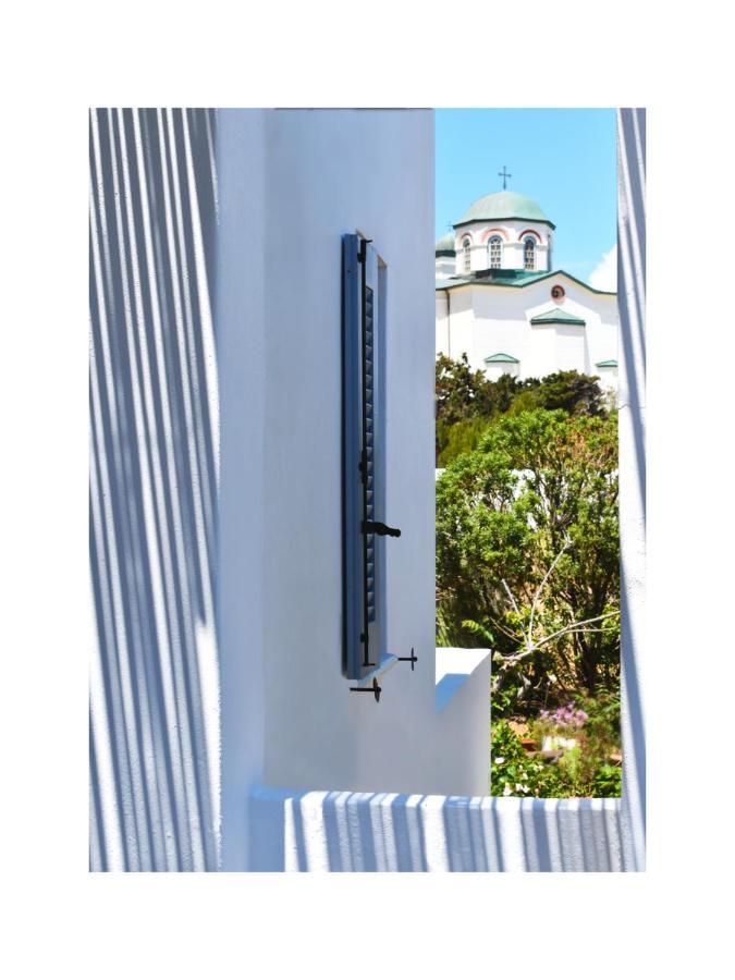 Apanema Paros נאוסה