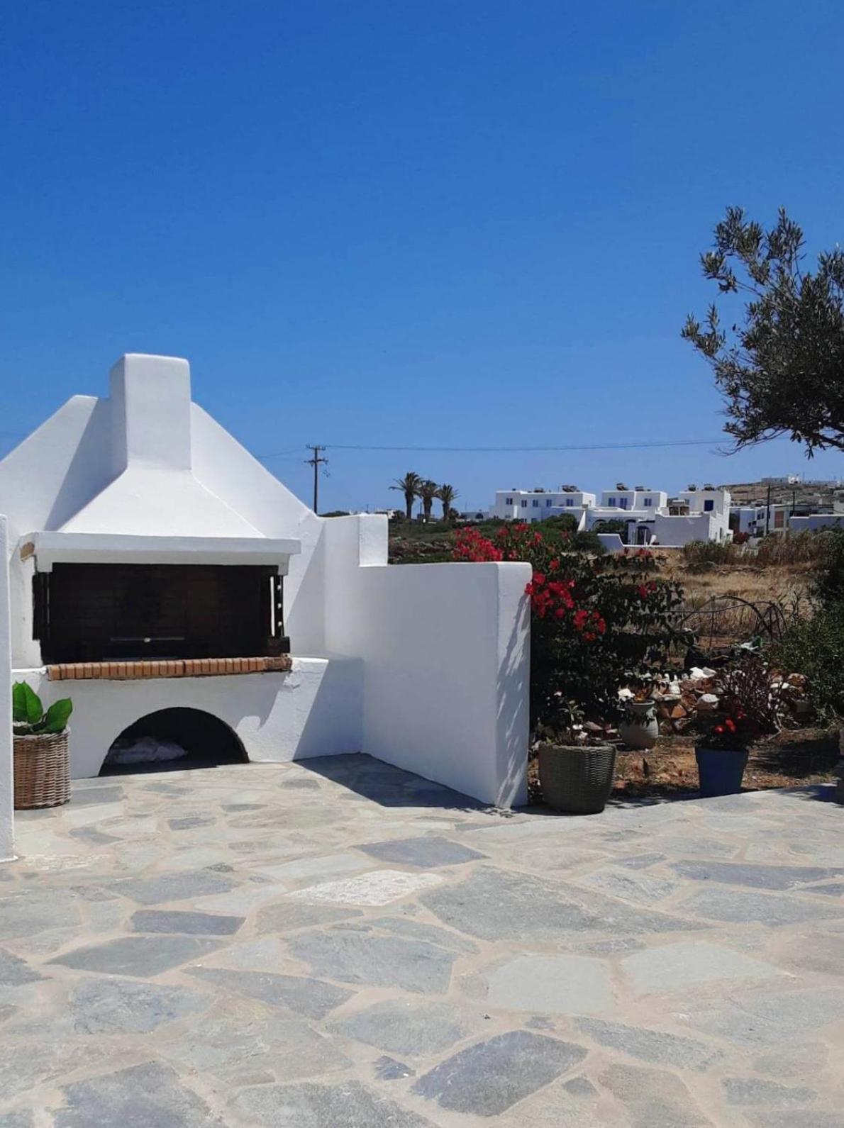Apanema Paros נאוסה