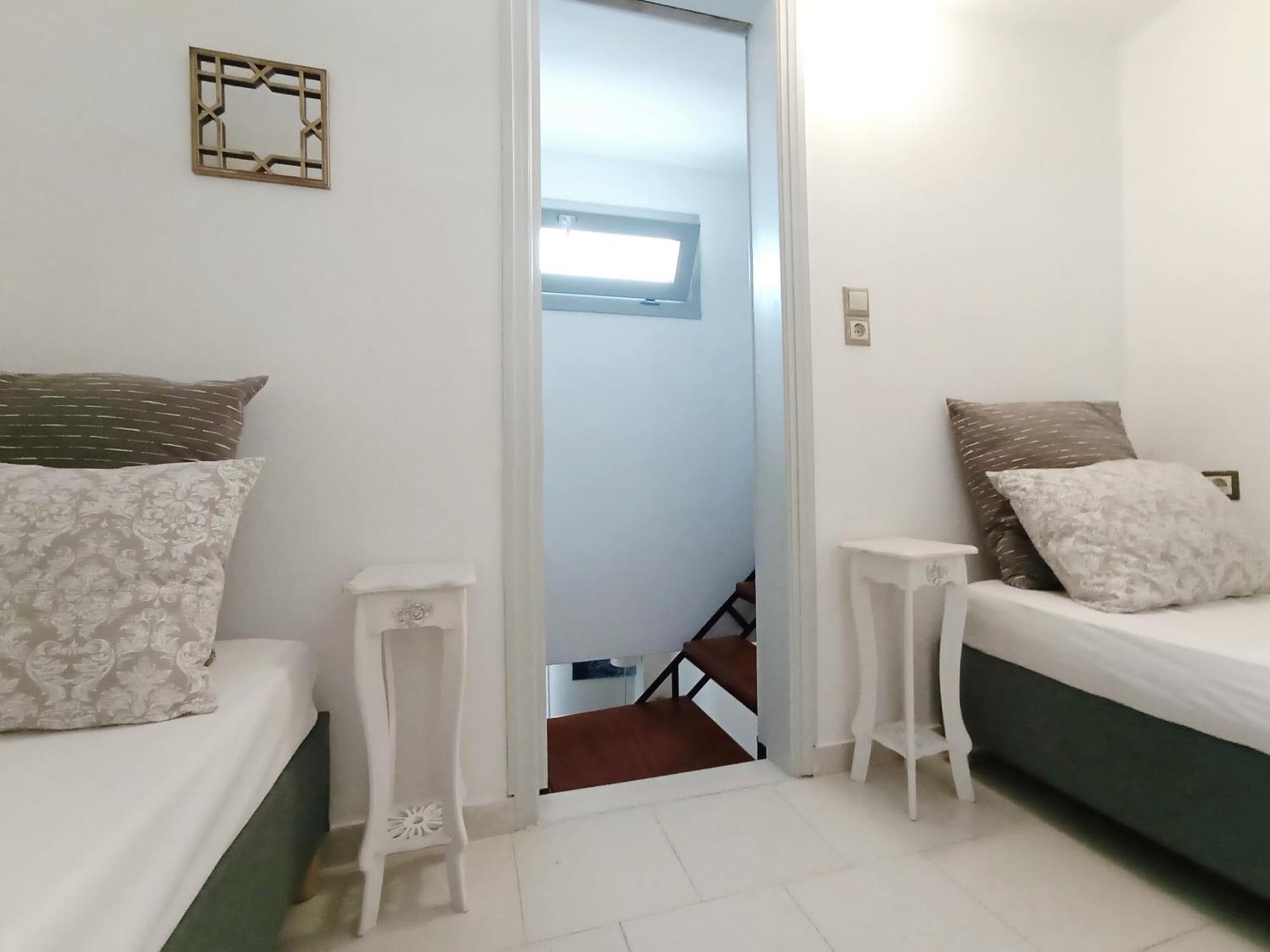 Apanema Paros * נאוסה