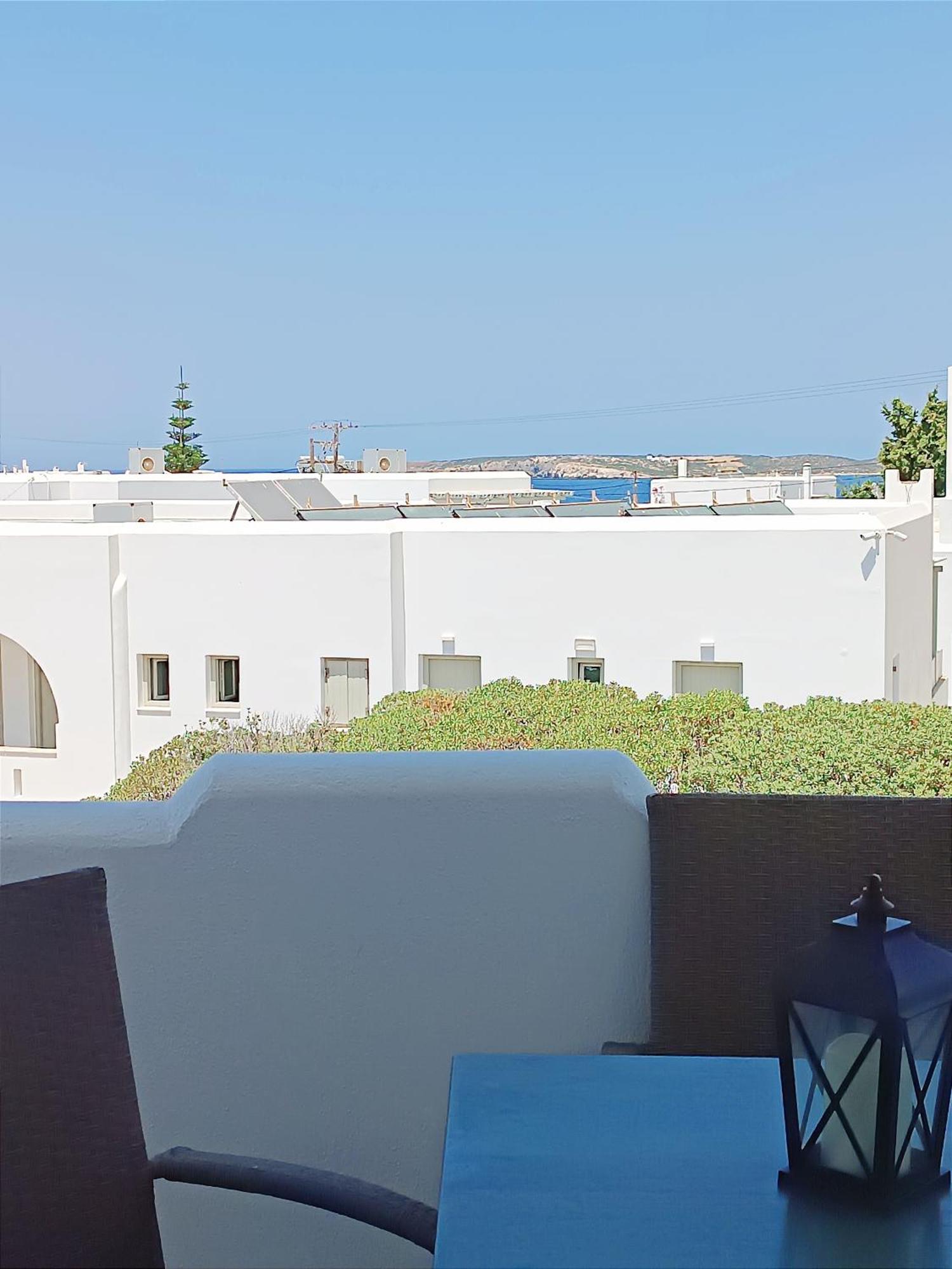 Apanema Paros נאוסה