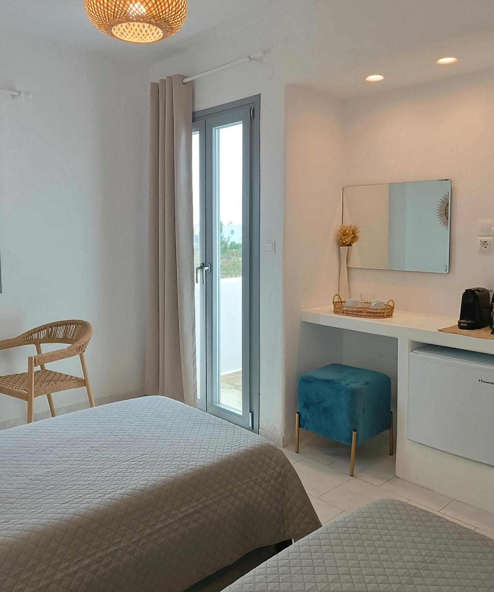 Apanema Paros * נאוסה