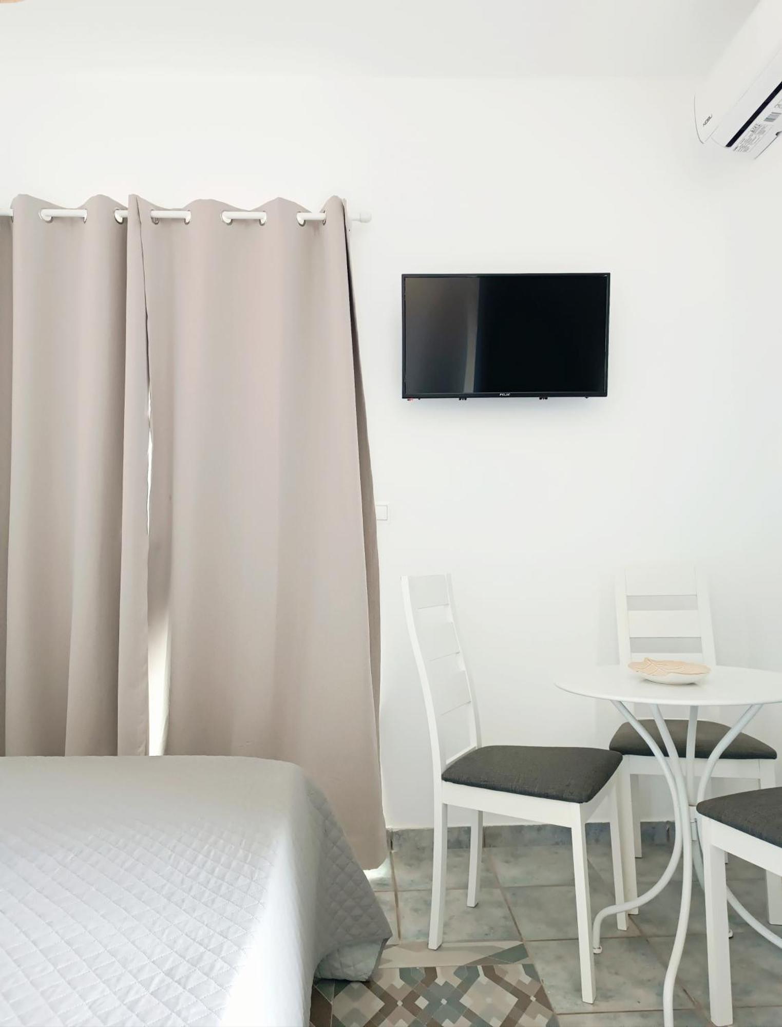 Apanema Paros